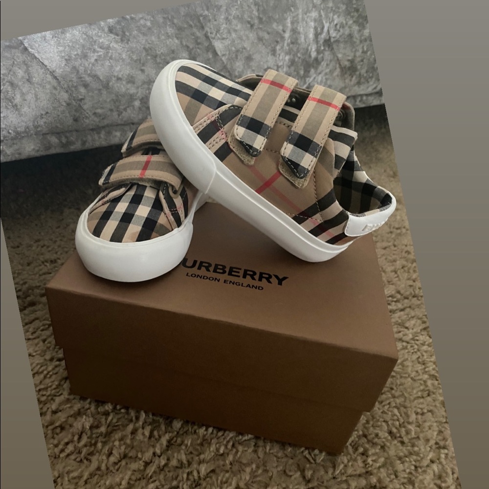 Authentic Burberry tennis shoes size 7 (toddler)